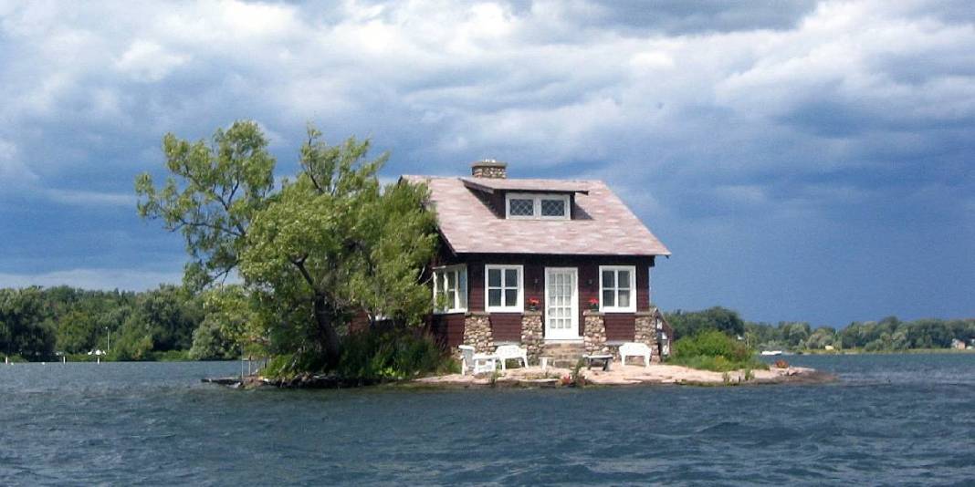 Google Maps’te bile zor görünüyor! Dünyanın en küçük adası: 1 ev ve 1 ağaçtan oluşuyor 4